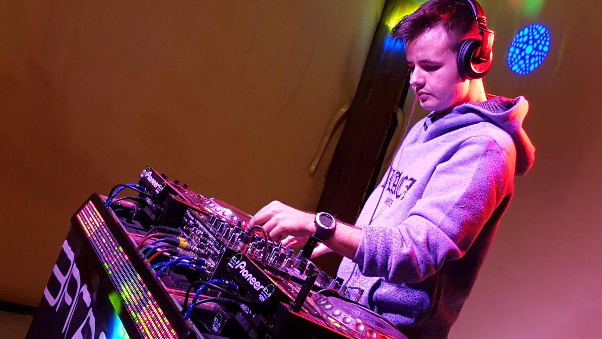 DJ para Fiestas a Domicilio