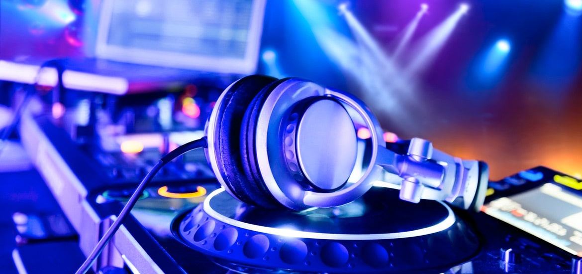 5 Consejos para Contratar un DJ Para Comuniones