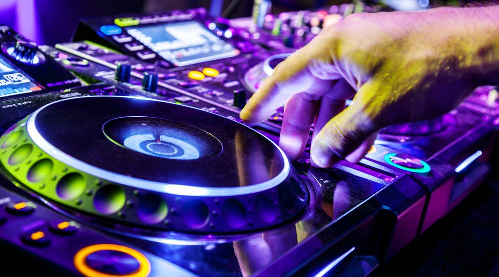 5 Consejos para Contratar un DJ Para Comuniones